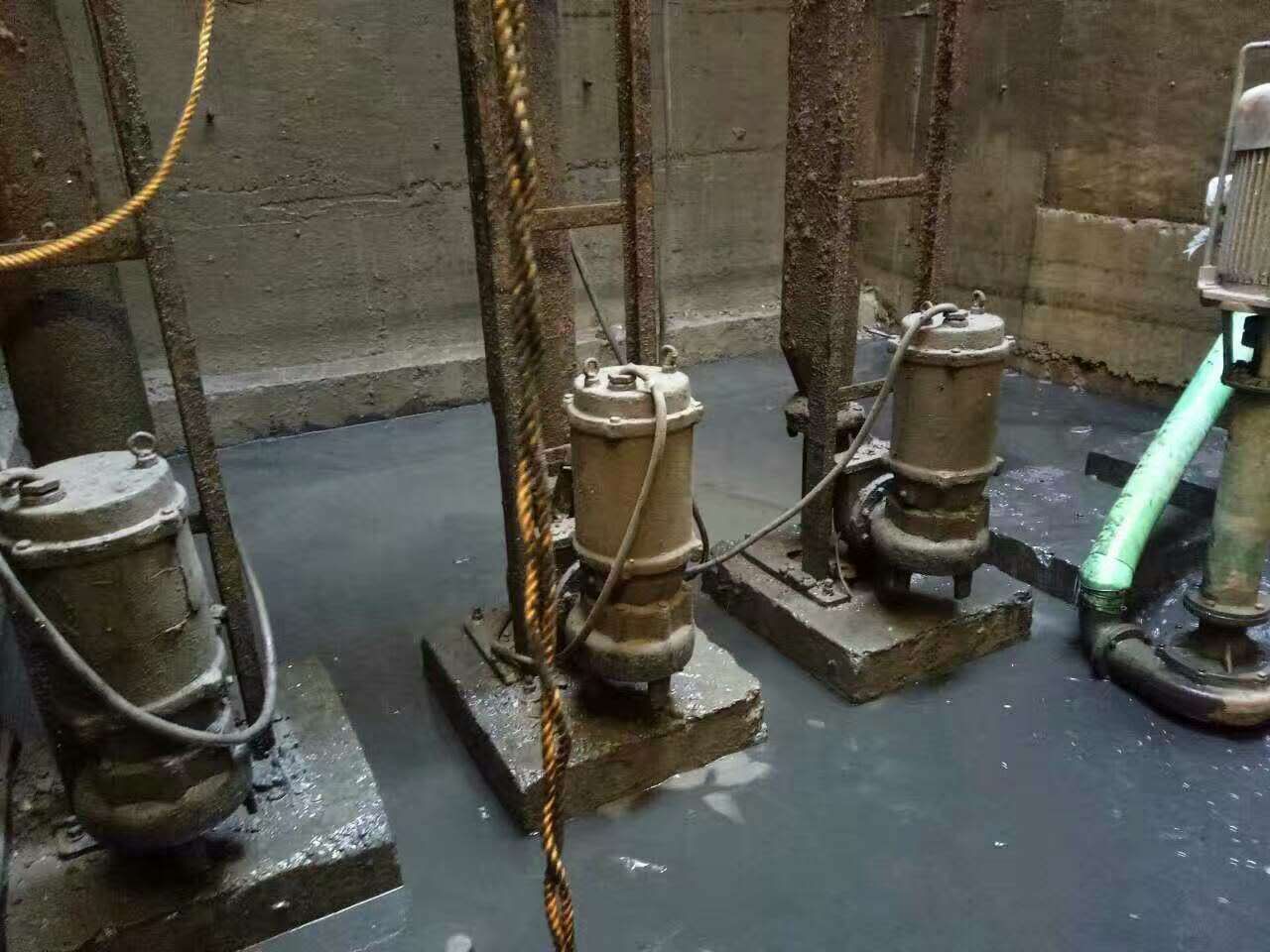 襄城污水池清理